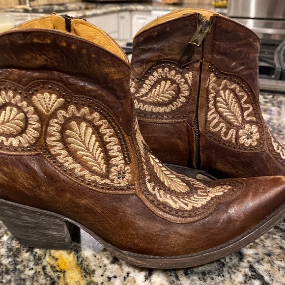 Old Gringo Shoes - Old Gringo Ankle Boots 7.5 lovely EUC